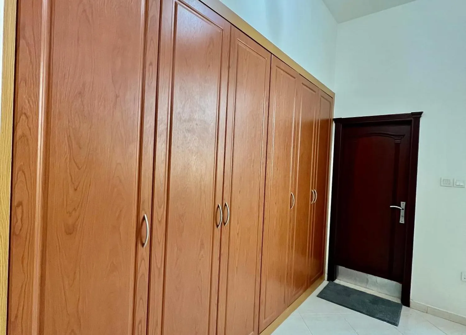 Robin House Dubai Mix Dormitory Apartman